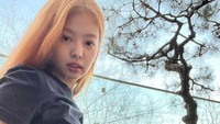 Jangan bicara padaku atau rambut baruku, tulis Jennie pada caption foto. Foto: (dok. Instagram @jennierubyjane)