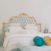 Kamar Beby Tsabina yang dilengkapi ranjang bergaya klasik dengan sentuhan biru pastel. Super sweet! (Foto: YouTube/Beby Tsabina TV)