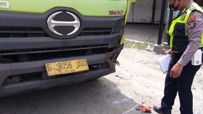 Satlantas Polres Asahan melakukan olah TKP di lokasi kejadian.