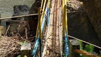 Menuju curug ini harus menuruni ratusan anak tangga