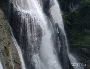 Ini Lho Keindahan Khas Curug Caweni Sukabumi