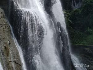 Ini Lho Keindahan Khas Curug Caweni Sukabumi