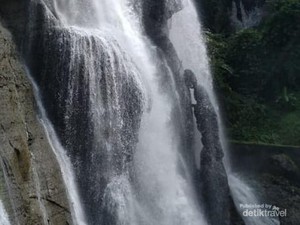 Ini Lho Keindahan Khas Curug Caweni Sukabumi