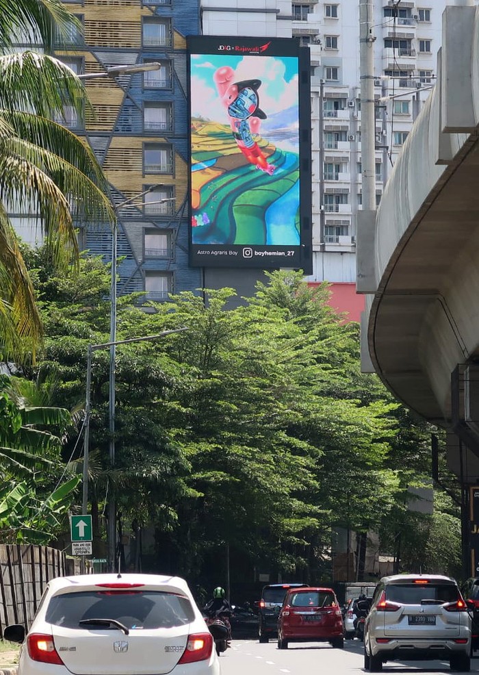 Keren! Jakarta Digital Art Mejeng di Media LED Ibu Kota Jakarta Digital Arts Gallery 2022 (JDAG 2022) digelar di media luar ruang LED di beberapa titik Ibu Kota. Seperti ini penampakannya.
Event ini digelar oleh PT. Rajawali Media,Β perusahaan out of home yang bergerak di bidang jasaΒ media LED dan billboard yang berlangsung pada 1β30 April 2022. Event ini menampilkan passion, kreatifitas dan inspirasi 32 karya dari 8 artist lokal Indonesia.