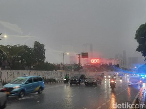 Massa Demo 11 April Bubar, Lalu Lintas di Depan DPR Kembali Normal