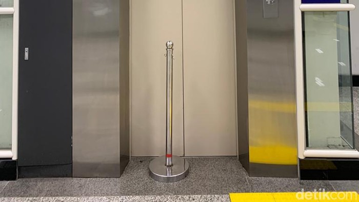 Lift dan eskalator Stasiun Manggarai mati, 11 April 2022. (Mulia Budi/detikcom)
