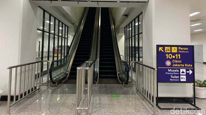 Lift dan eskalator Stasiun Manggarai mati, 11 April 2022. (Mulia Budi/detikcom)
