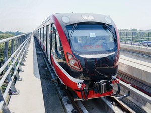 Lintasannya Sudah Tersambung Penuh, Kapan LRT Jabodebek Angkut Penumpang?