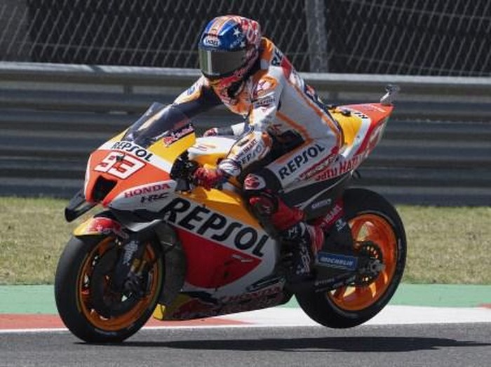 AUSTIN, TEXAS - APRIL 09: Marc Marquez of Spain and Repsol Honda Team lifts the rear wheel during the Moto2 qualifying practice during the MotoGP Of The Americas - Qualifying on April 09, 2022 in Austin, Texas.   Mirco Lazzari gp/Getty Images/AFP (Photo by Mirco Lazzari gp / GETTY IMAGES NORTH AMERICA / Getty Images via AFP)