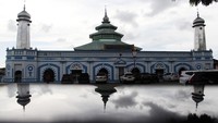 Masjid Raya Ganting yang merupakan cagar budaya tersebut mulai dibangun pada 1805.