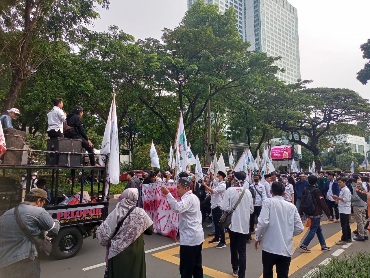 Massa KAMMI di demo kawasan DPR, 11 April 2022. (Dok KAMMI)