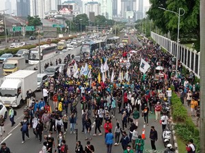 Massa Mahasiswa Tolak Presiden 3 Periode Mulai Datangi Gedung DPR