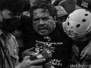 Kesaksian Saat Ade Armando Dipukuli: Pengeroyok Teriak Penista Agama