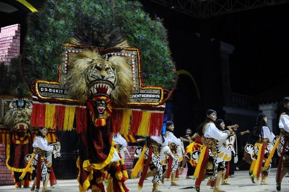 PONOROGO, INDONESIA - NOVEMBER 02:  The King Klana Swandana dancer performs at Reog National Festival on November 2, 2013 in Ponorogo, Indonesia. Reog is a traditional form of dance which is particularly popular in the Ponorogo regency. The festival is held every year and coincides with the anniversary of the Ponorogo regency and the Grebeg Suro celebration. The lead figure in the dance is known as the 'Singo Barong', this person is responsible for supporting the weight of a 30-40kg mask with only their teeth.  (Photo by Robertus Pudyanto/Getty Images)