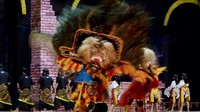 Ia berniat melamar putri Kerajaan Kediri yang bernama Dewi Ragil Kuning yang dijuluki Putri Sanggalangit. Namun saat diperjalanan ia dicegat oleh Raja Kediri yang bernama Singabarong, dengan pasukan bala tentaranya yang terdiri dari burung dan singa.  