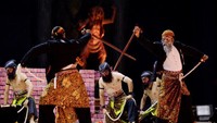 Sedangkan kala itu, pasukan Kerajaan Ponorogo, Raja Kelana dan Wakilnya Bujanganom dikawal oleh warok. Warok merupakan pengawal raja yang memiliki kekuatan ilmu hitam yang mampu mematikan lawan-lawannya.  