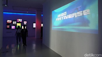 Penasihat Indo NFT Festiverse Rain Rosidi menambahkan, di dalam pameran tersebut pihaknya menyediakan sample yang bisa diakses melalui barcode di samping panel berisi karya NFT. Hal tersebut untuk memudahkan orang awam yang belum mengetahui karya NFT dan ingin menikmati karyanya.  