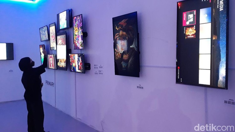 Mengunjungi Pameran NFT Pertama di Yogyakarta Suasana pameran Non Fungible Token (NFT) bertajuk Indo NFT Festiverse pertama di Yogyakarta.