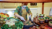 Tak ketinggalan gado-gado yang diracik langsung di depan pengunjung. Detikfood juga mencicipi kreasi Show Kitchen buatan chef Lukman dan tim. Foto: Raffles Jakarta