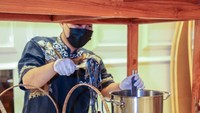 Pertama, ada Rawon Bakso yang unik karena memadukan 2 hidangan Nusantara terkenal yaitu rawon dan bakso. Foto: Raffles Jakarta