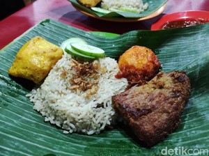 Nasi Uduk Betawi Asli: Pulen Harum Nasi Uduk dengan Lauk Semur Jengkol