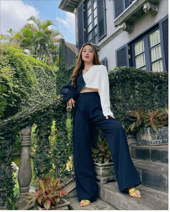 Natasha Wilona menambahkan pada malam hari dia juga membatasi asupan karbohidrat. Malam biasanya aku cuma makan dua sendok makan, ujarnya.Foto: Instagram