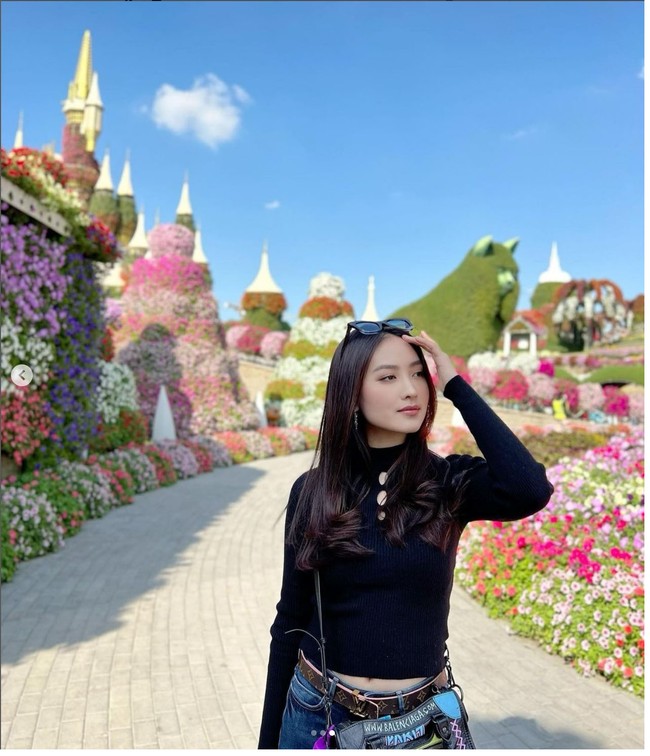 Aku nggak bisa nggak makan nasi, jadi pagi aku paling makan buah, smoothies. Siang makan dua sendok nasi, kata mantan kekasih Verrell Bramasta itu. Foto: Instagram