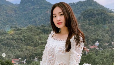 8 Foto Natasha Wilona yang Viral Awet Muda karena Makan Nasi Cuma 2 Sendok