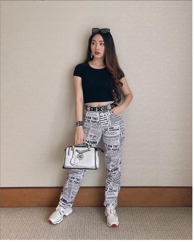 Saat diwawancara pada 2021, Natasha berusaha mempertahankan berat badannya di angka 48 kg. Agar tubuhnya tetap ideal, aktris dengan tinggi 166 cm itu mengurangi karbohidrat. Saat makan siang, dia hanya mengonsumsi, dua sendok nasi. Foto: Instagram