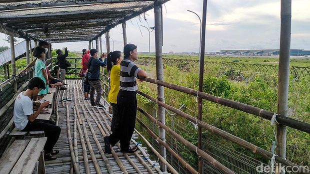 Ngabuburit irit di Kulon Progo, nonton pesawat lepas landas di YIA