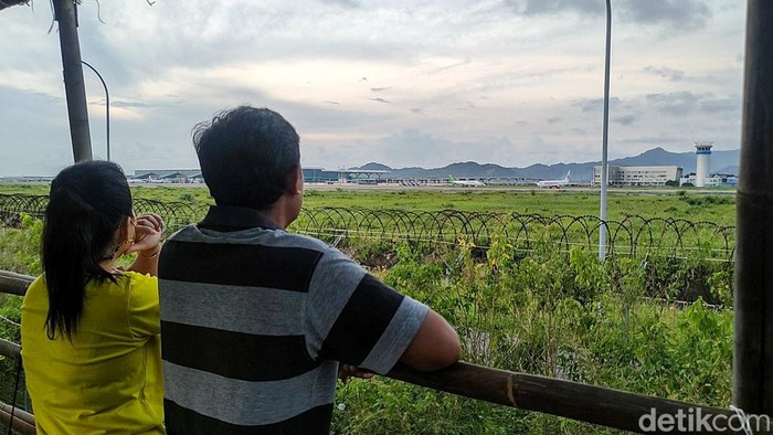Ngabuburit irit di Kulon Progo, nonton pesawat lepas landas di YIA