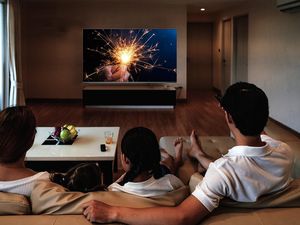 Makin Asyik Bareng Keluarga, Ini 5 Tips Bikin Suasana Bioskop di Rumah