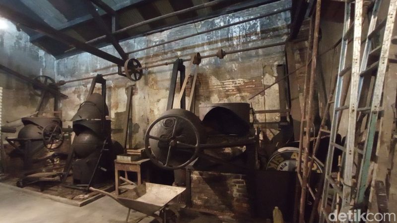 Pabrik penggilingan kopi Margo Redjo di Dharma Bourtique Roastery Pabrik penggilingan kopi Margo Redjo di Dharma Bourtique Roastery