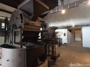 Pecinta Kopi, Pabrik Penggilingan Kopi Ini Berusia 107 Tahun Lho!