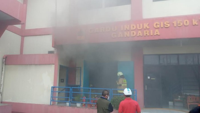 Panel Listrik di Gardu Induk Gandaria Jaktim Terbakar. (Dok.Damkar Jaktim)