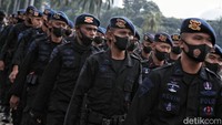 Selepas apel, Polda Metro Jaya juga melakukan pengecekan kepada pasukan pengamanan. Hal ini dilakukan untuk memastikan tidak ada personel yang membawa senjata api dalam pengamanan demo BEM SI ini. 