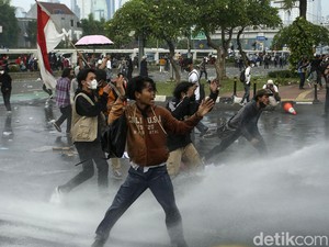 6 Fakta Demo di DPR Berujung Ricuh hingga Hujan Gas Air Mata