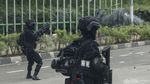 Pecah! Mahasiswa dan Polisi Bentrok di Depan Gedung DPR