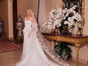 Detail Gaun Pengantin Nicola Peltz, Ada Pesan Manis di Jahitan