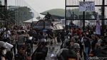 Petang di DPR yang Ricuh hingga Berakhir Bubar