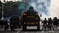 Sebelumnya, Tol Dalam Kota juga dilaporkan padat. Tol Dalam Kota dilaporkan macet hingga 4 kilometer.