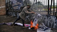 Begini momen Demo massa mahasiswa di depan DPR RI, Jalan Gatot Subroto, Jakarta Pusat, yang sempat berakhir ricuh.