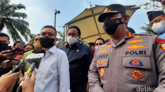Pimpinan DPR dan Kapolri menemui massa