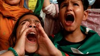 Pada Kamis (7/4) Mahkamah Agung memutuskan tindakannya membubarkan parlemen adalah ilegal. MA juga meminta parlemen Pakistan diminta kembali bertugas untuk melanjutkan mosi tidak percaya. (Reuters/Akhtar Soomro).  
