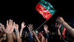 PM Imran Khan Dilengserkan, Pendukungnya Langsung Gelar Aksi
