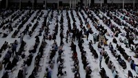 Al-Azhar dianggap sebagai poros pemikiran Islam, politik dan ilmu-ilmu agama di Mesir dan dunia Islam. Masjid ini memiliki lima menara dengan bermacam-macam tipe dan tiga mimbar. Di dalamnya terdapat perpustakaan yang sangat besar.