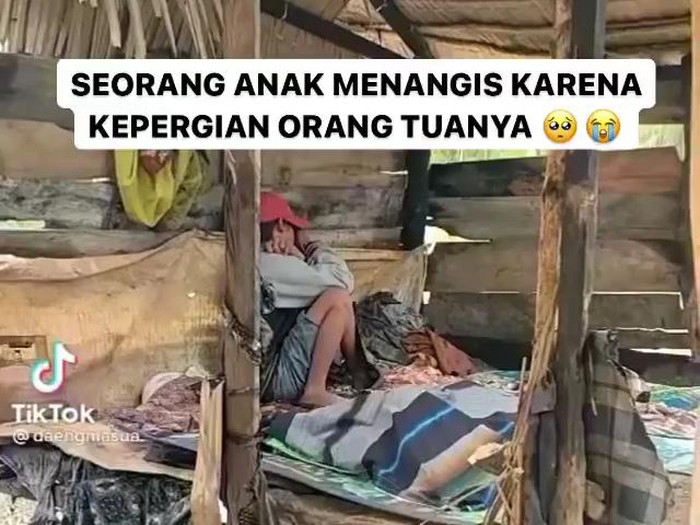 Viral, Video Remaja Ratapi Kematian Ayahnya di Pondok Tak Layak Huni