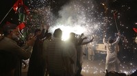 Dengan keputusan ini, maka tidak ada perdana menteri di Pakistan yang pernah menjalani masa jabatannya secara penuh. Namun, Imran Khan menjadi orang pertama yang kehilangan jabatan lewat mosi tidak percaya. (AP Photo/Fareed Khan).