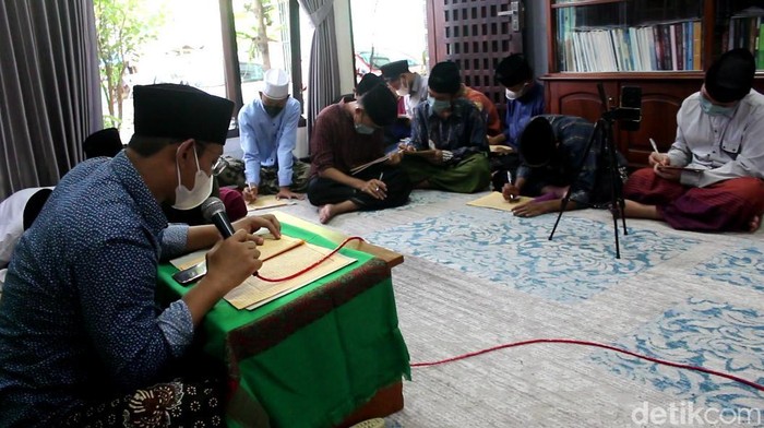 Santri ngaji tafsir