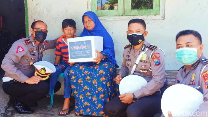 Satlantas Banyuwangi berbagi